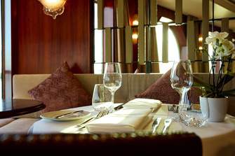 Viva Cruises VIVA RUBY Riverside Restaurant 2 ©Viva Cruises.jpg